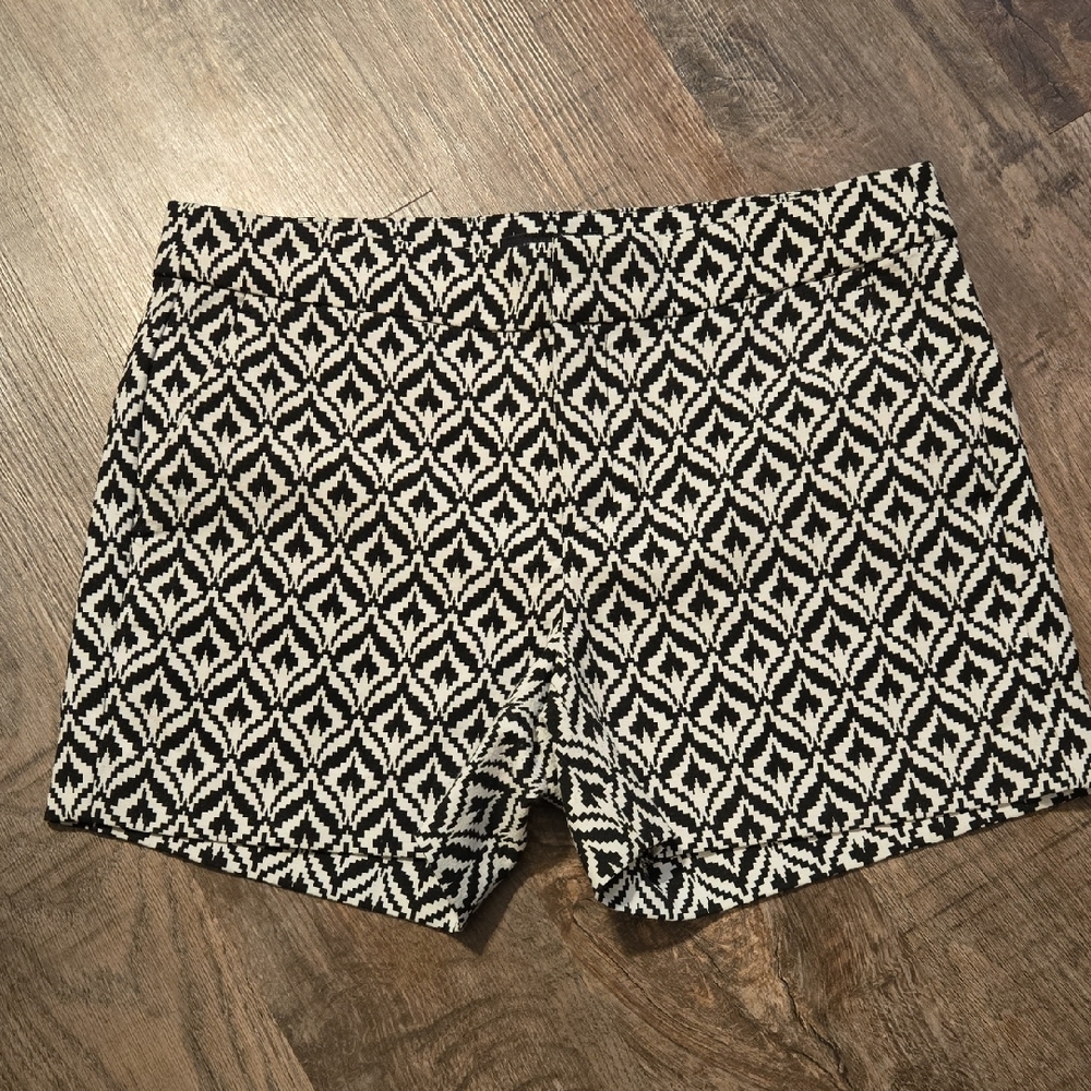 Black and White Patterned Women Shorts